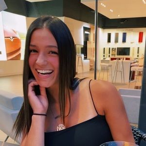 Meet your Posher, Joelle